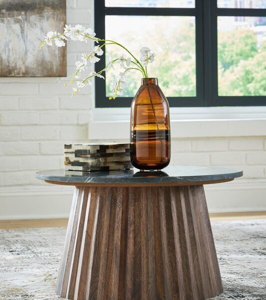 A4000601 - Cocktail Table